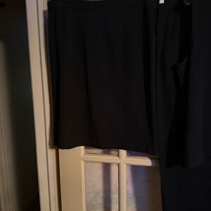 St. John Collection. Hunter Green is the color.(NOT BLACK)